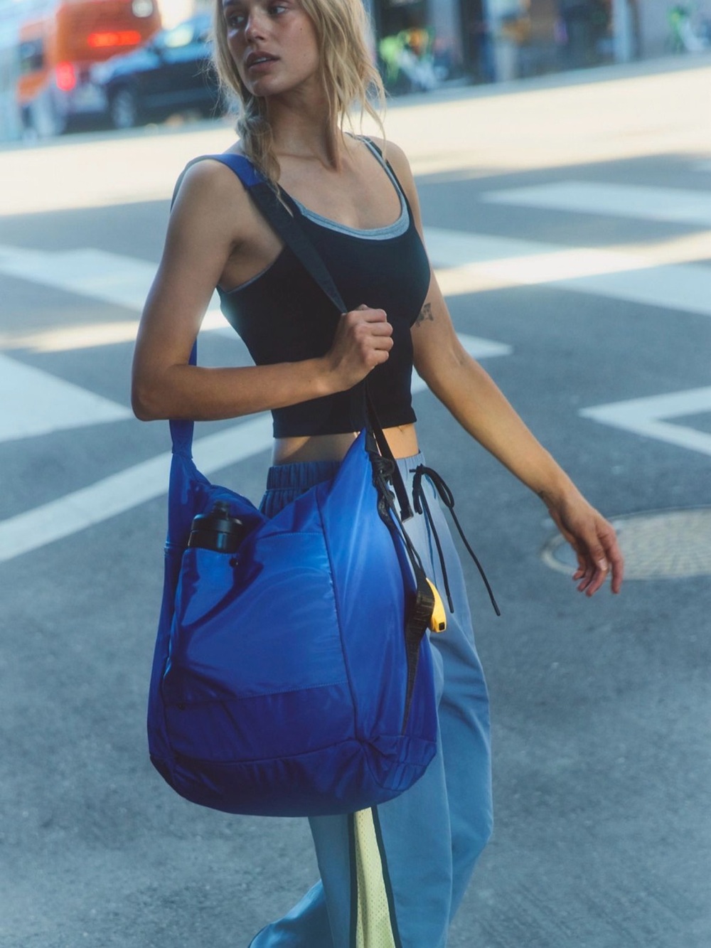 New FP Movement No Time Zones Carryall Tote in Electric Shock Blue w/ Mini Pouch - Picture 2 of 16